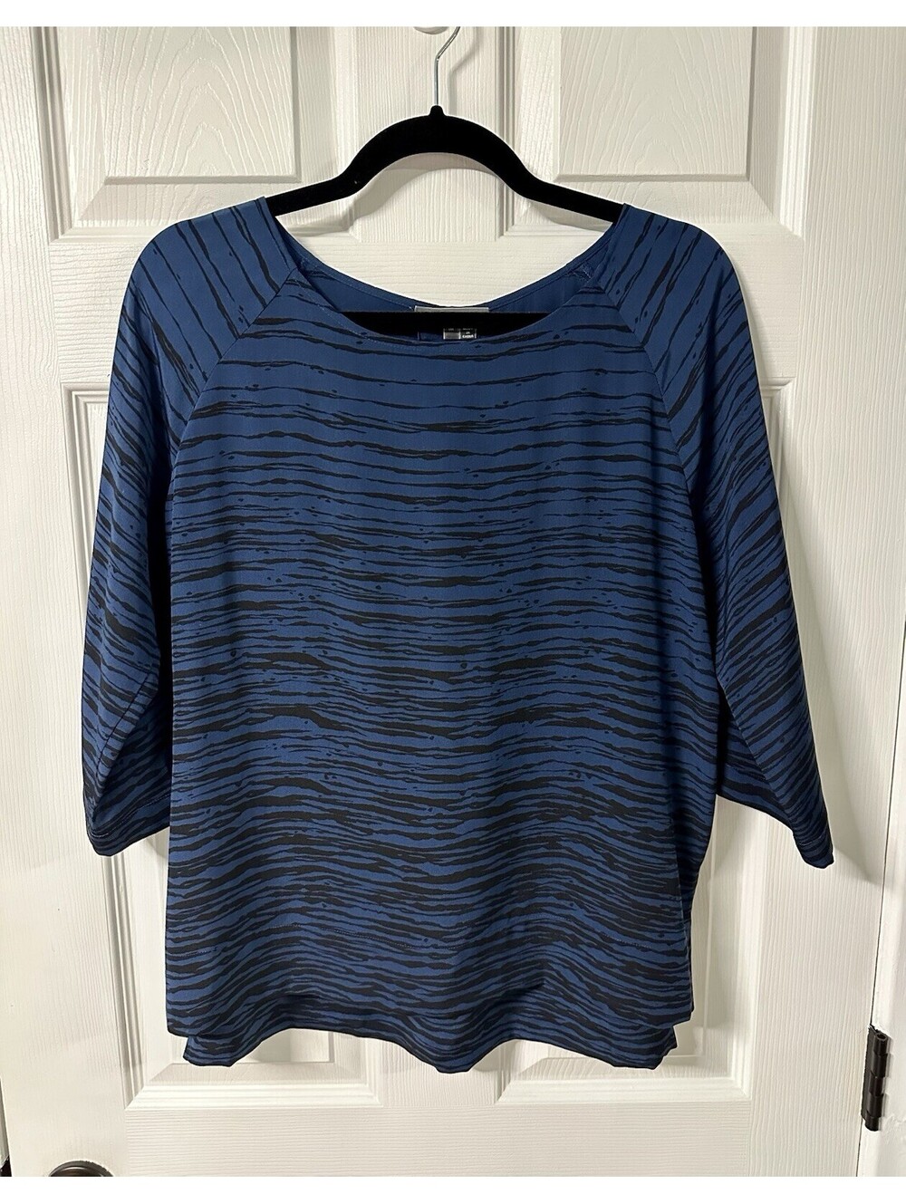 Vince Silk Abstract Stripe Blouse Blue/Black sz Medium as seen on Modern Family